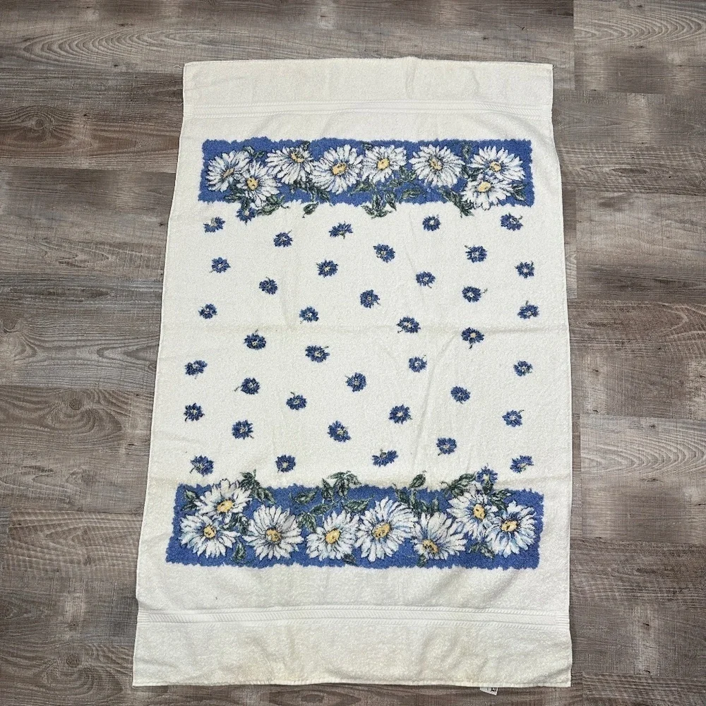 Vintage~ Cannon Bath Towel~Bright Blue Flowers~1960/1970's~ New Condition